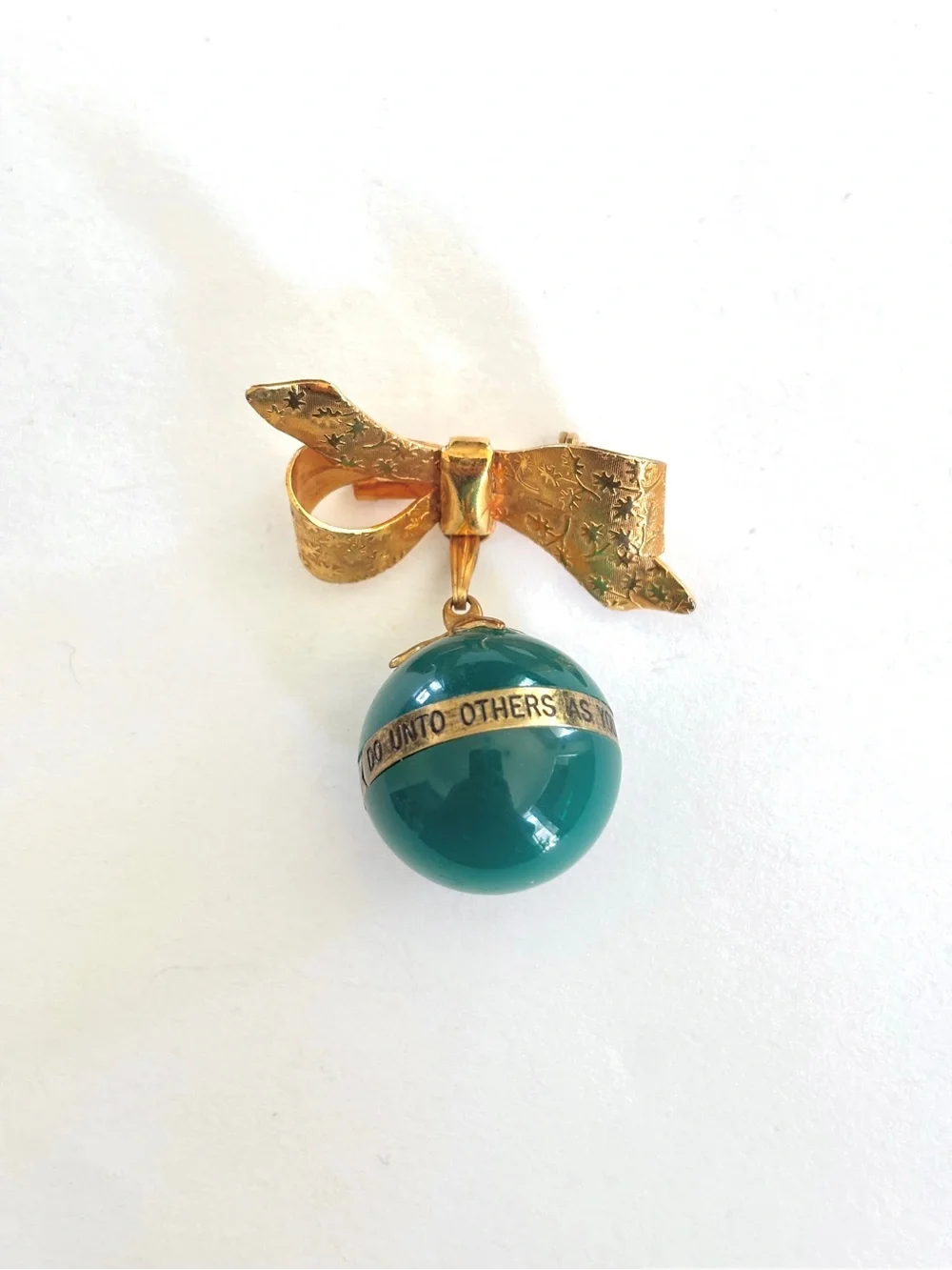 Vintage Golden Rule green teal marble brass band bow brooch pin